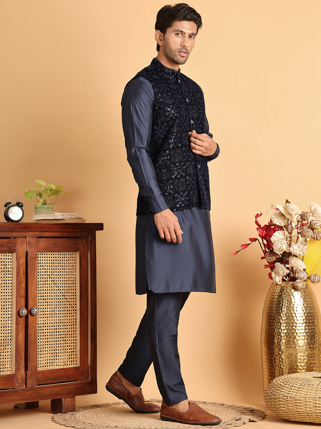 Men's Velvet Nehru Jacket With Solid Kurta Pyjama ( JOKPWC 592N 4118Navy )