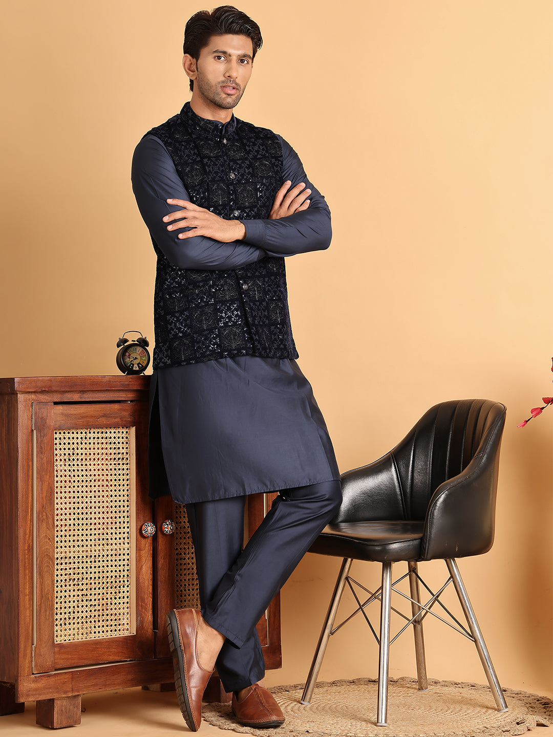 Men's Velvet Nehru Jacket With Solid Kurta Pyjama ( JOKPWC 592N 4118Navy )