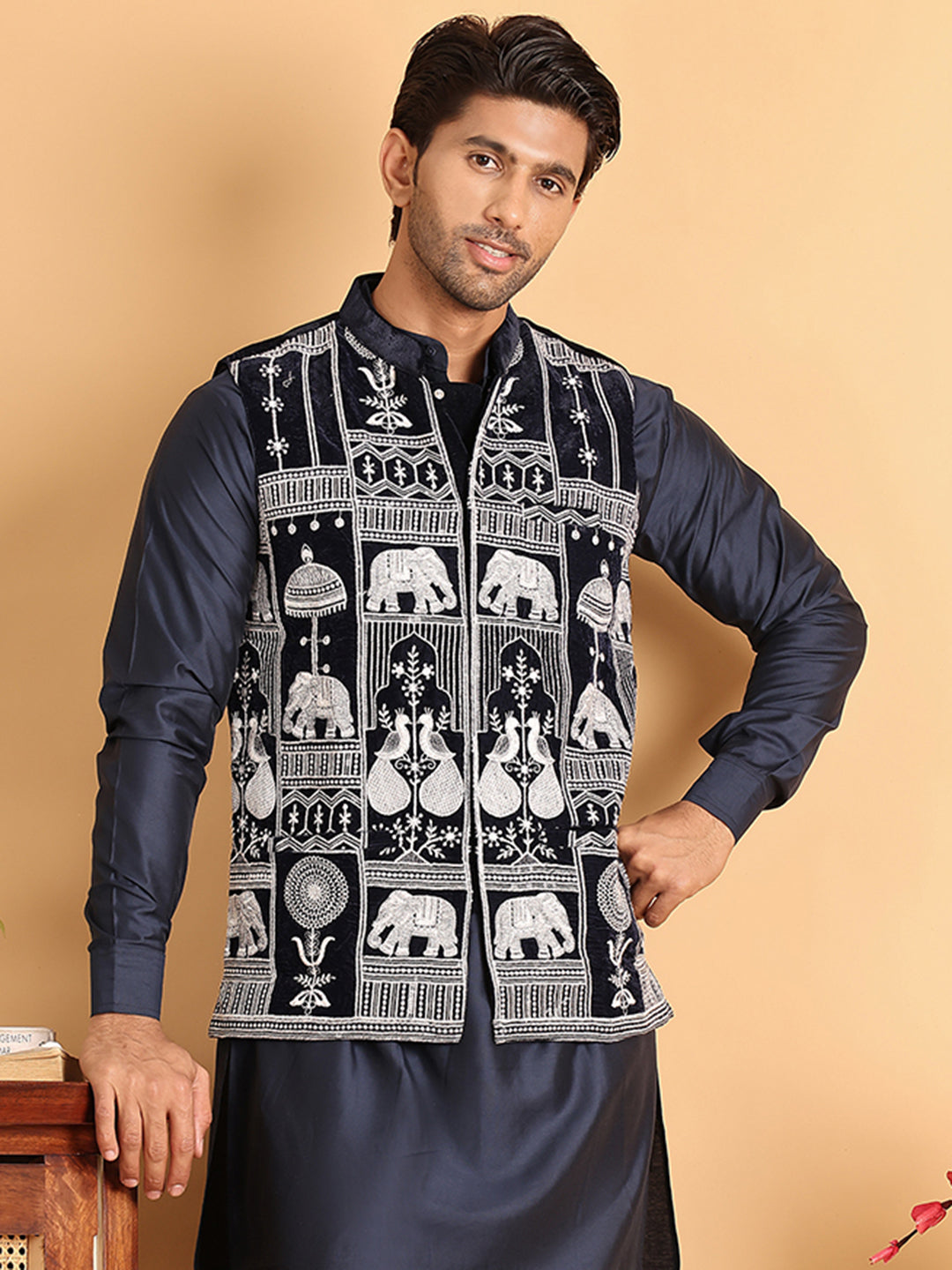 Men's Embroidered & Velvet Nehru Jacket With Solid Kurta Pyjama ( JOKPWC 592N 4119Navy )