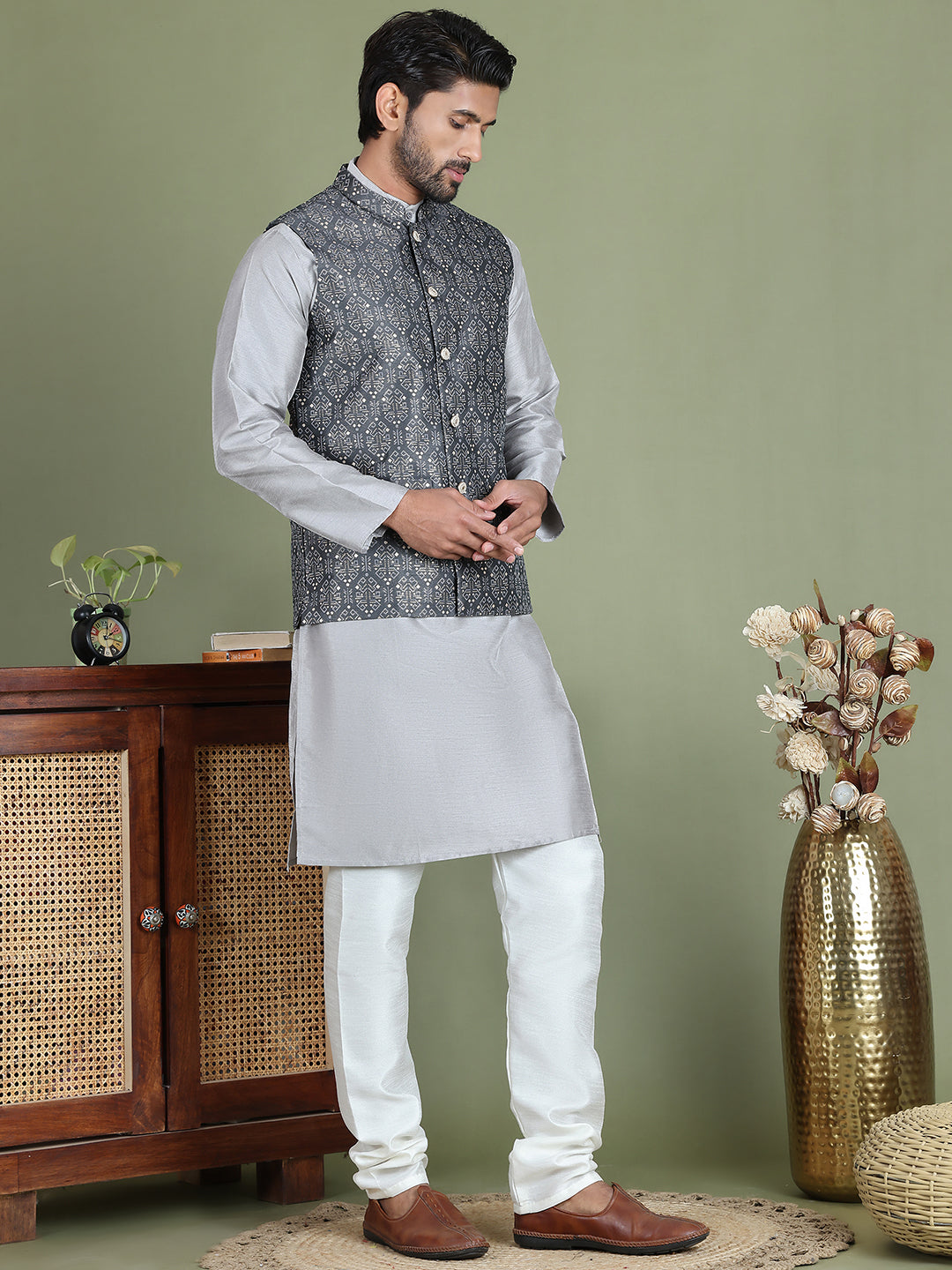 Men's Printed Nehru Jacket With Kurta Pyjama Set ( JOKPWC 636S 4084Charcoal )