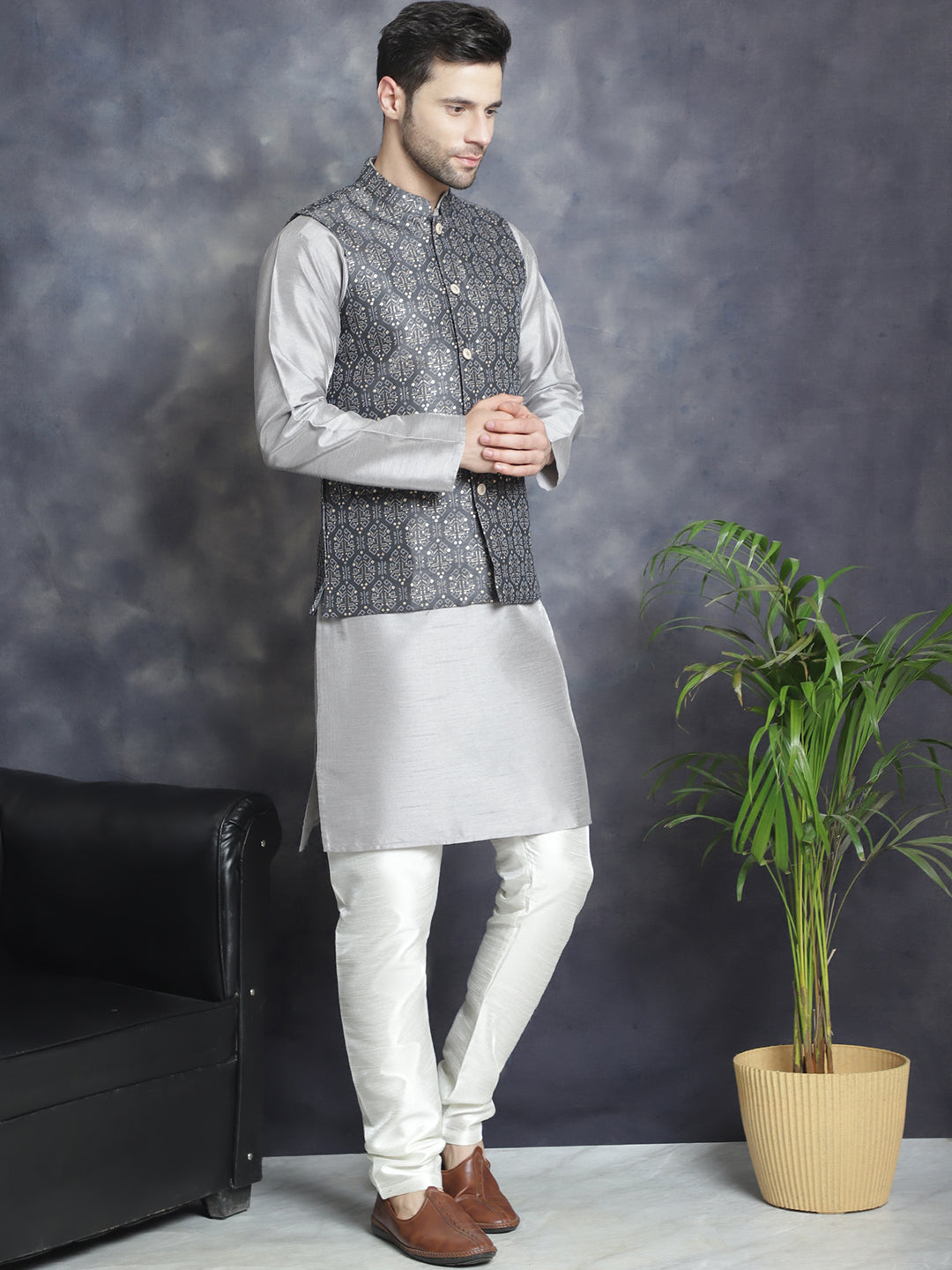 Men's Printed Nehru Jacket With Kurta Pyjama Set ( JOKPWC 636S 4084Charcoal )