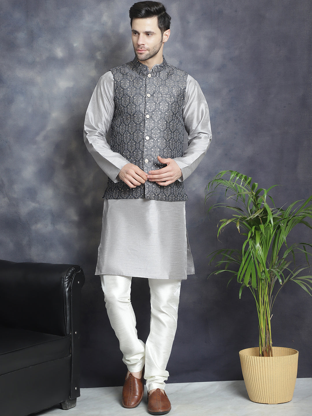 Men's Printed Nehru Jacket With Kurta Pyjama Set ( JOKPWC 636S 4084Charcoal )