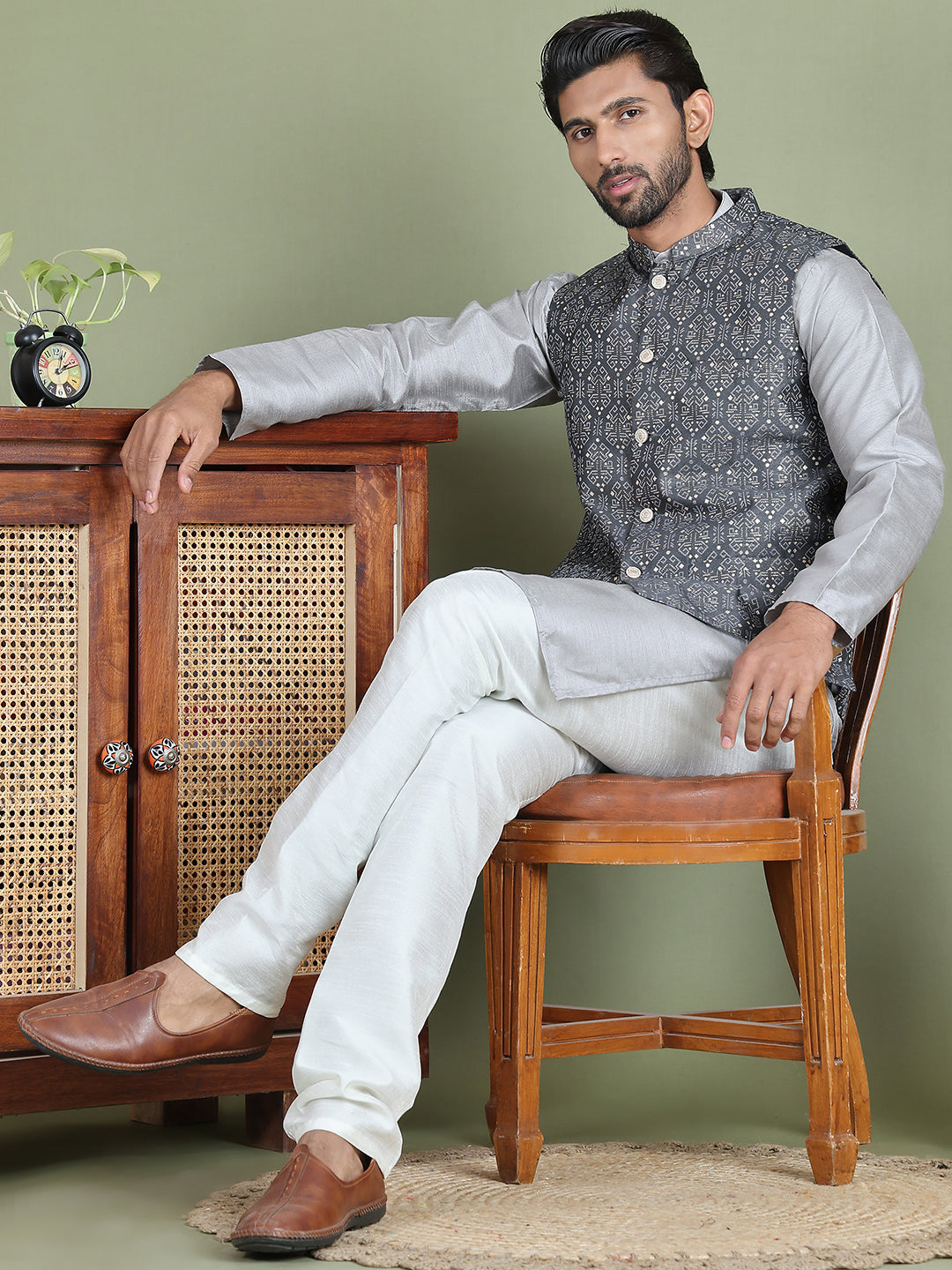 Men's Printed Nehru Jacket With Kurta Pyjama Set ( JOKPWC 636S 4084Charcoal )