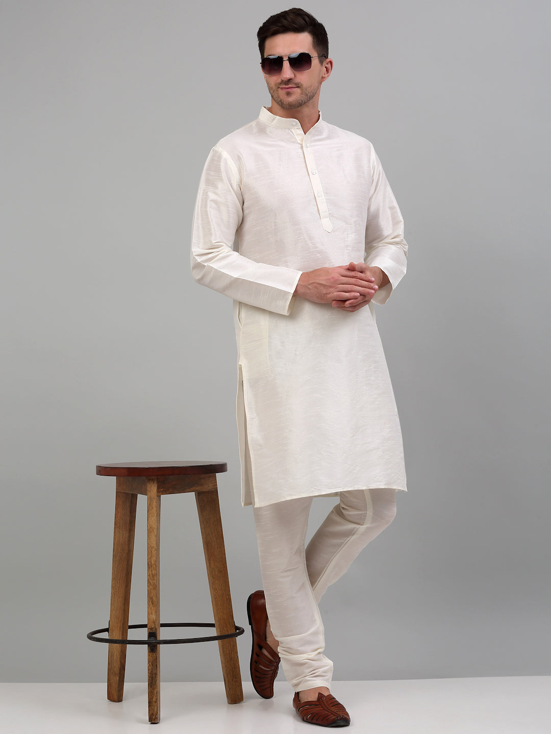 Men's Embroidered Nehru Jacket With Solid Kurta Pyjama Set.