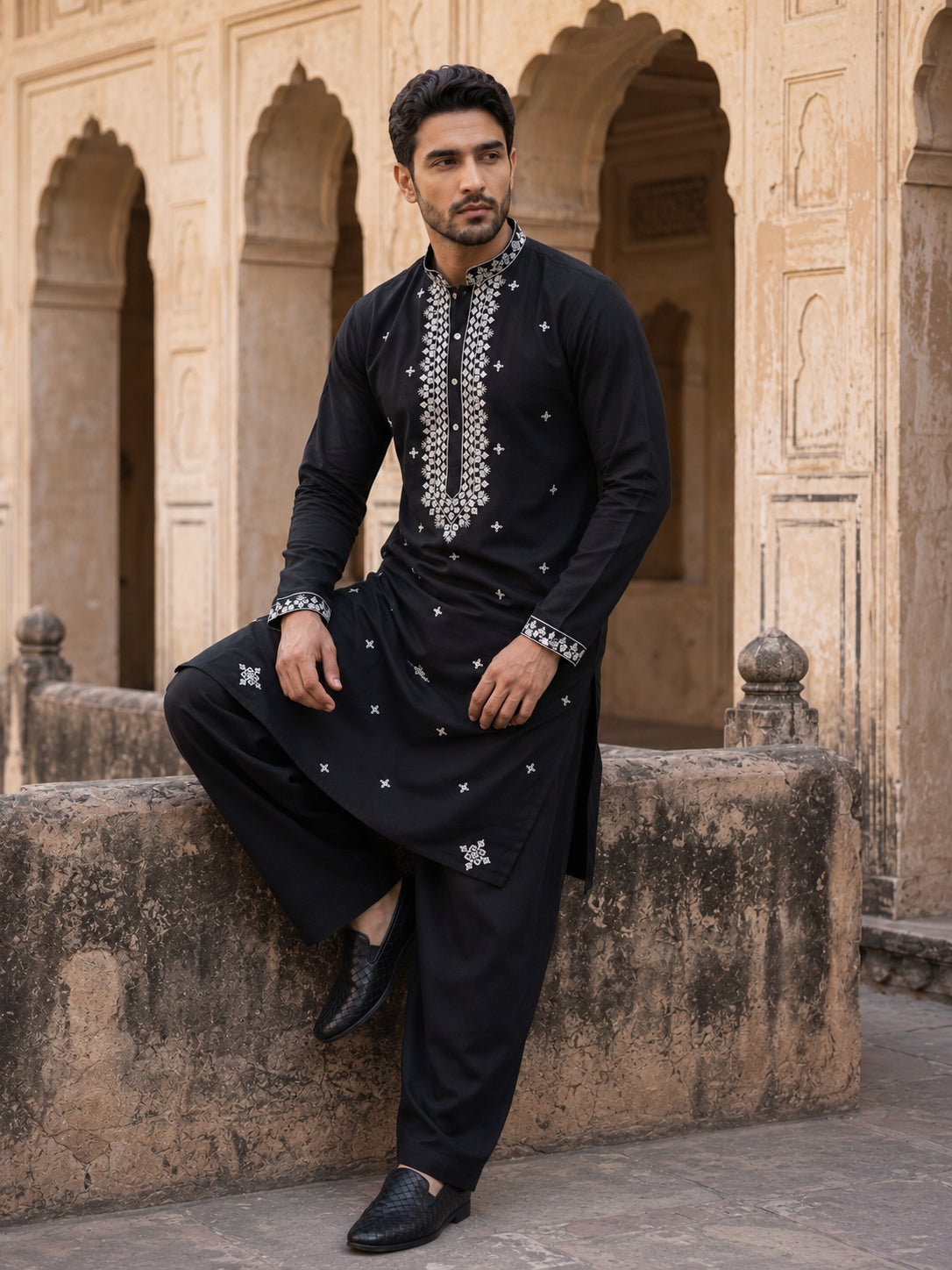 Men's Embroidered Kurta With Pyjama