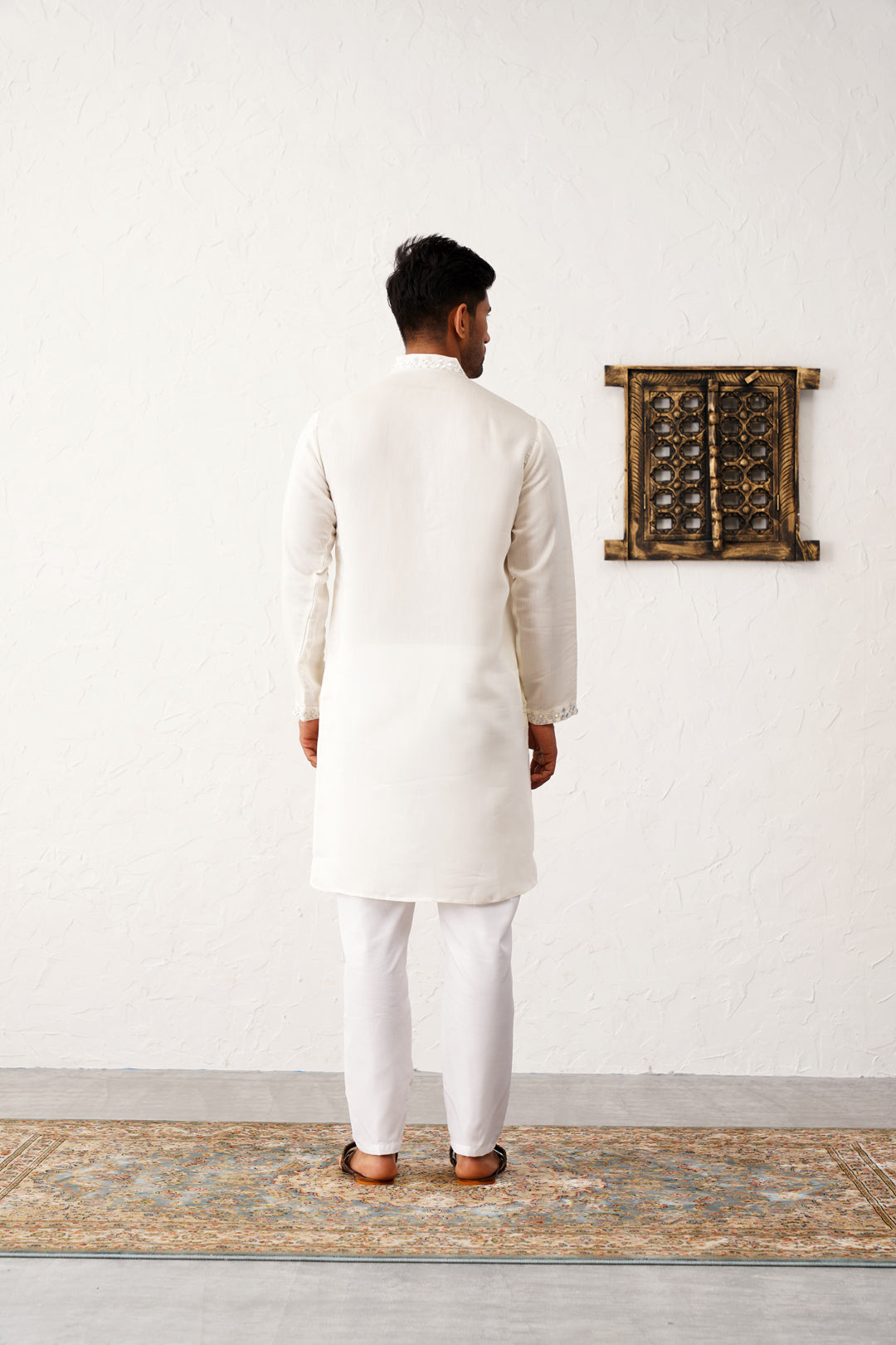 Men's Embroidered Kurta With Pyjama