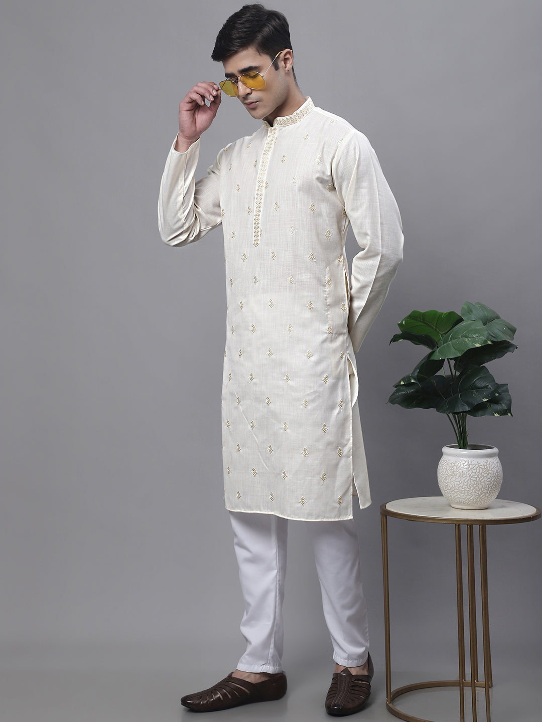 Men's White Embroidered Straight Kurtas