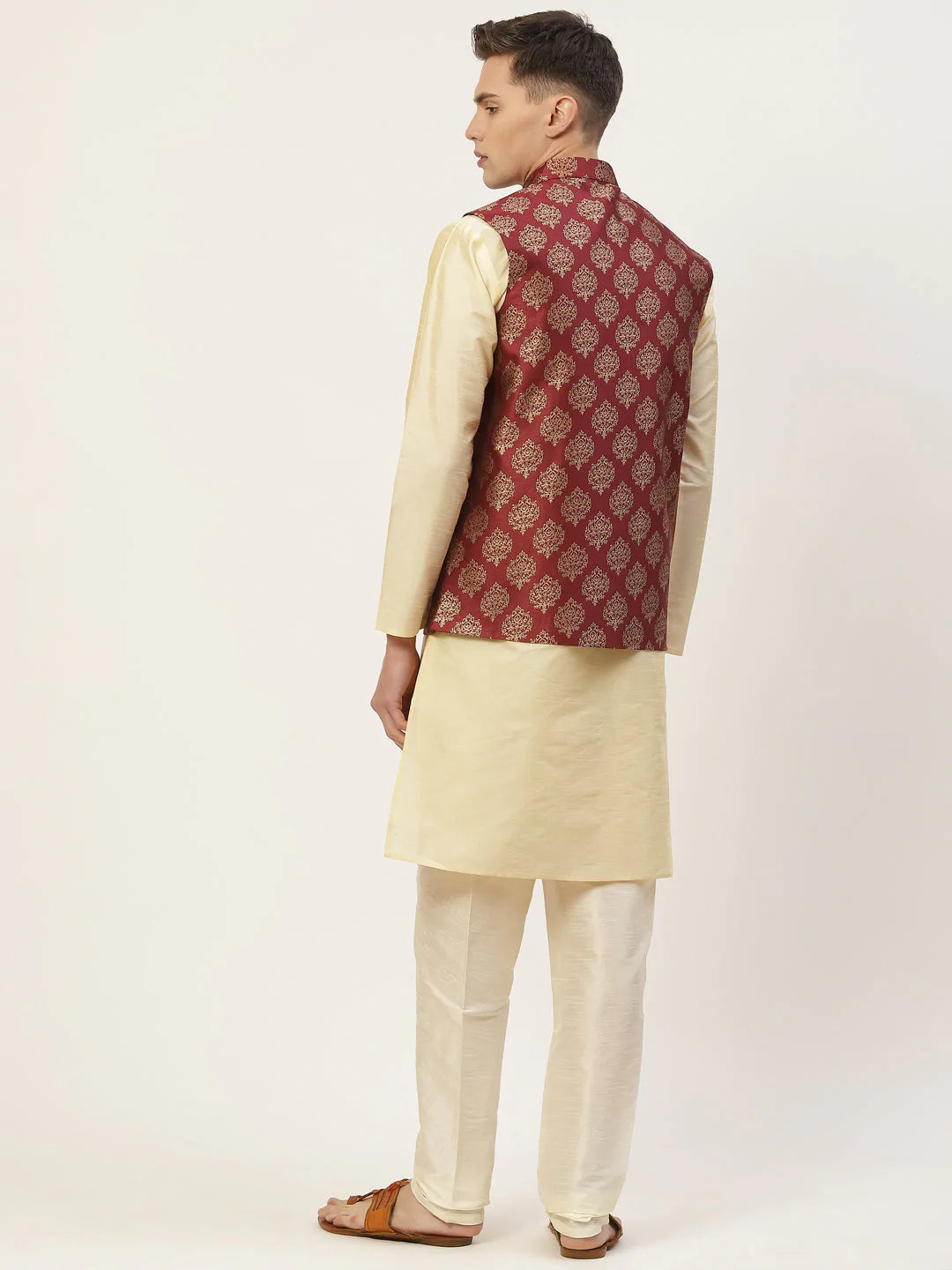 Men's Solid Kurta Pyjama With Floral Maroon Printed Nehru Jacket( JOKPWC G-D 4032Maroon )