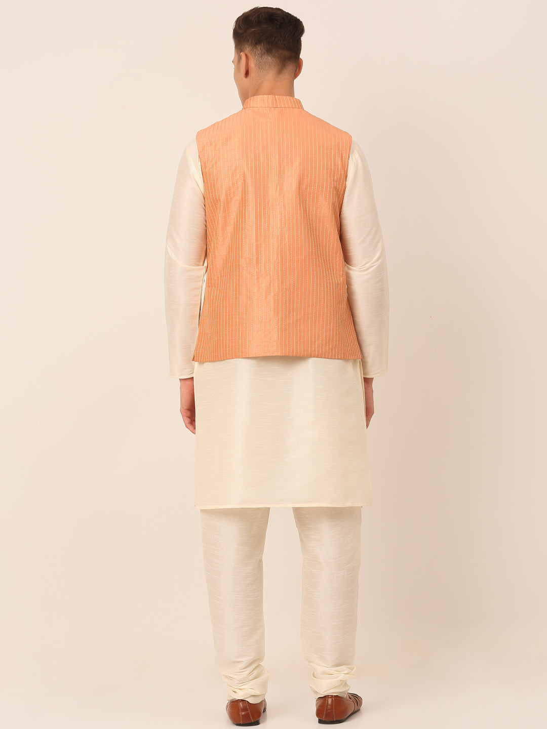 Men's Solid Kurta Pyjama With Striped Embroidered Nehru Jacket ( JOKPWC W-D 4043Peach )
