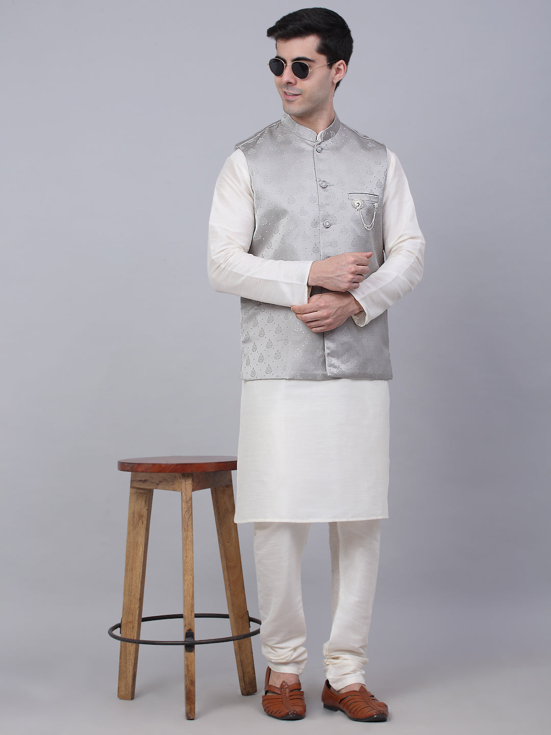 Men's Solid Kurta Pyjama With Woven Design Nehru Jacket ( JOKPWC W-D 4050Grey )