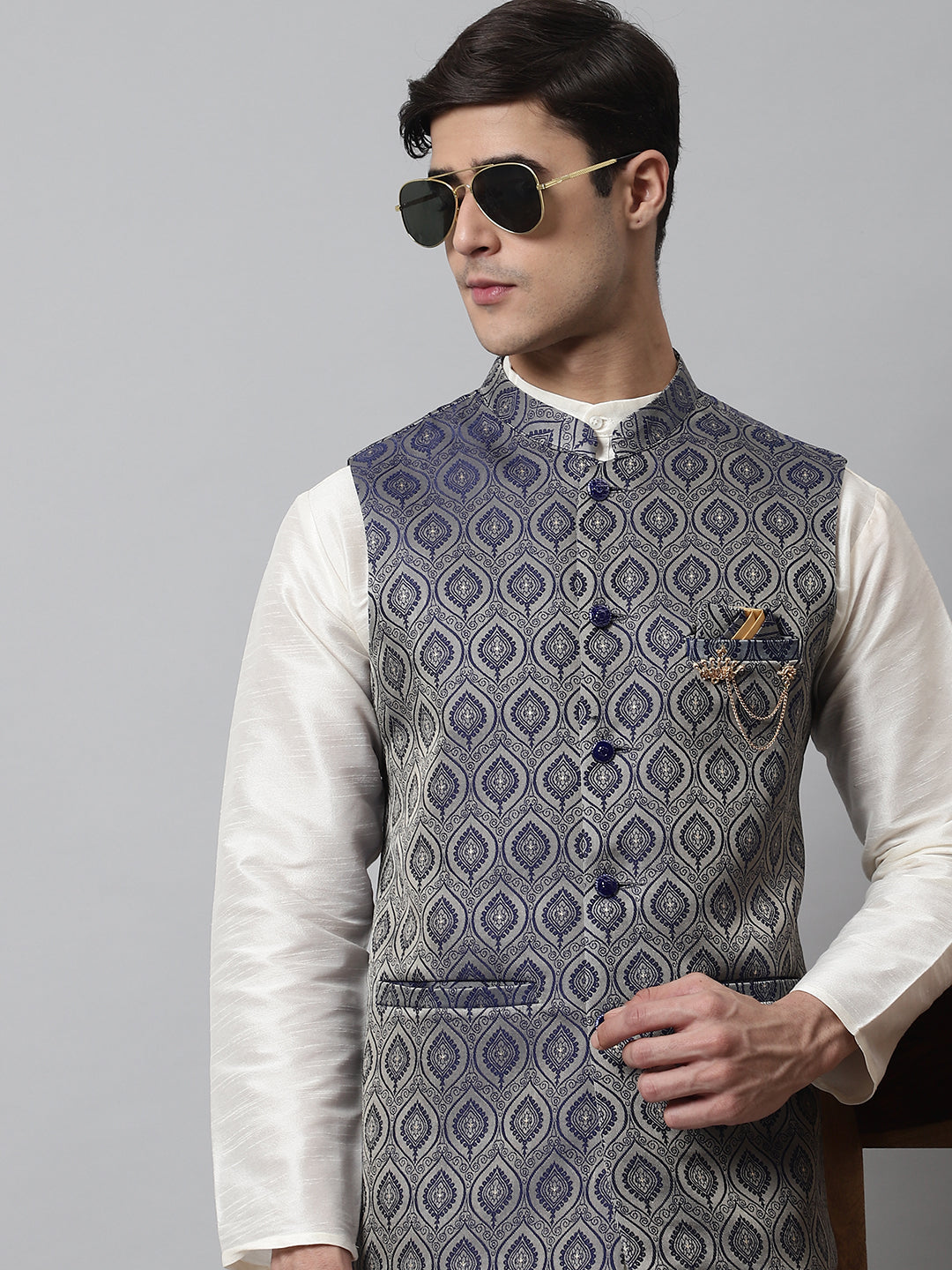 Men Off White Solid Kurta Pyjama with Navy Blue Woven Design Nehru Jacket ( JOKPWC W-D 4069Navy )