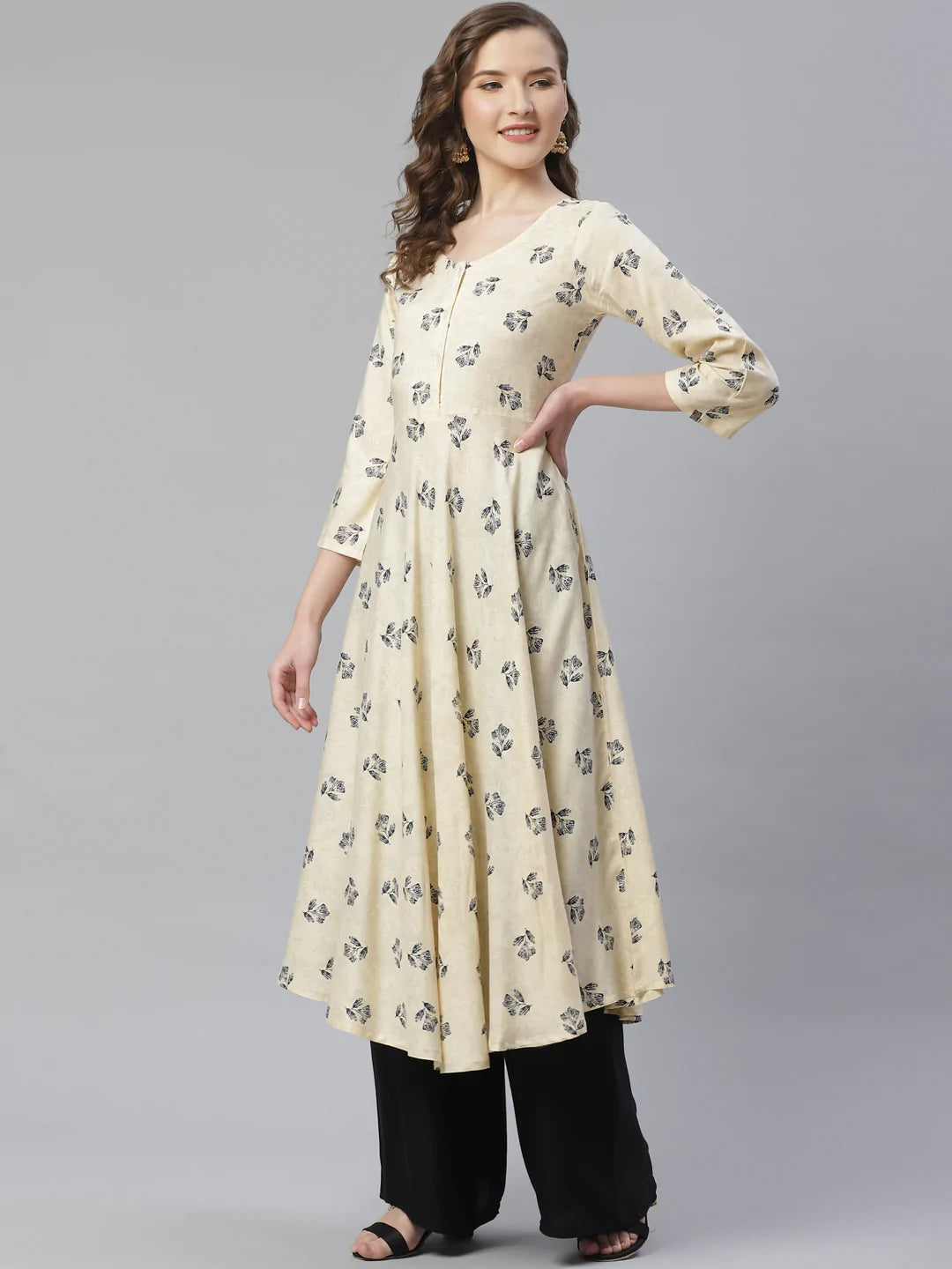 Jompers Women Off-White & Black Floral Printed A-Line Kurta ( JOK 1357 Cream )