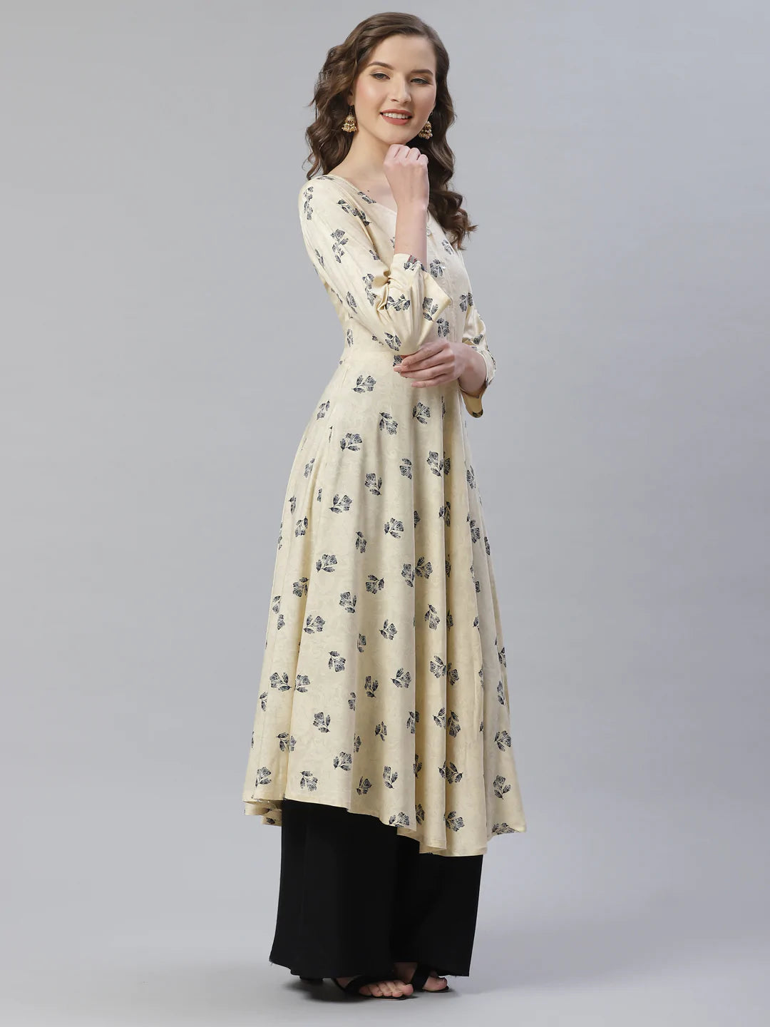 Jompers Women Off-White & Black Floral Printed A-Line Kurta ( JOK 1357 Cream )