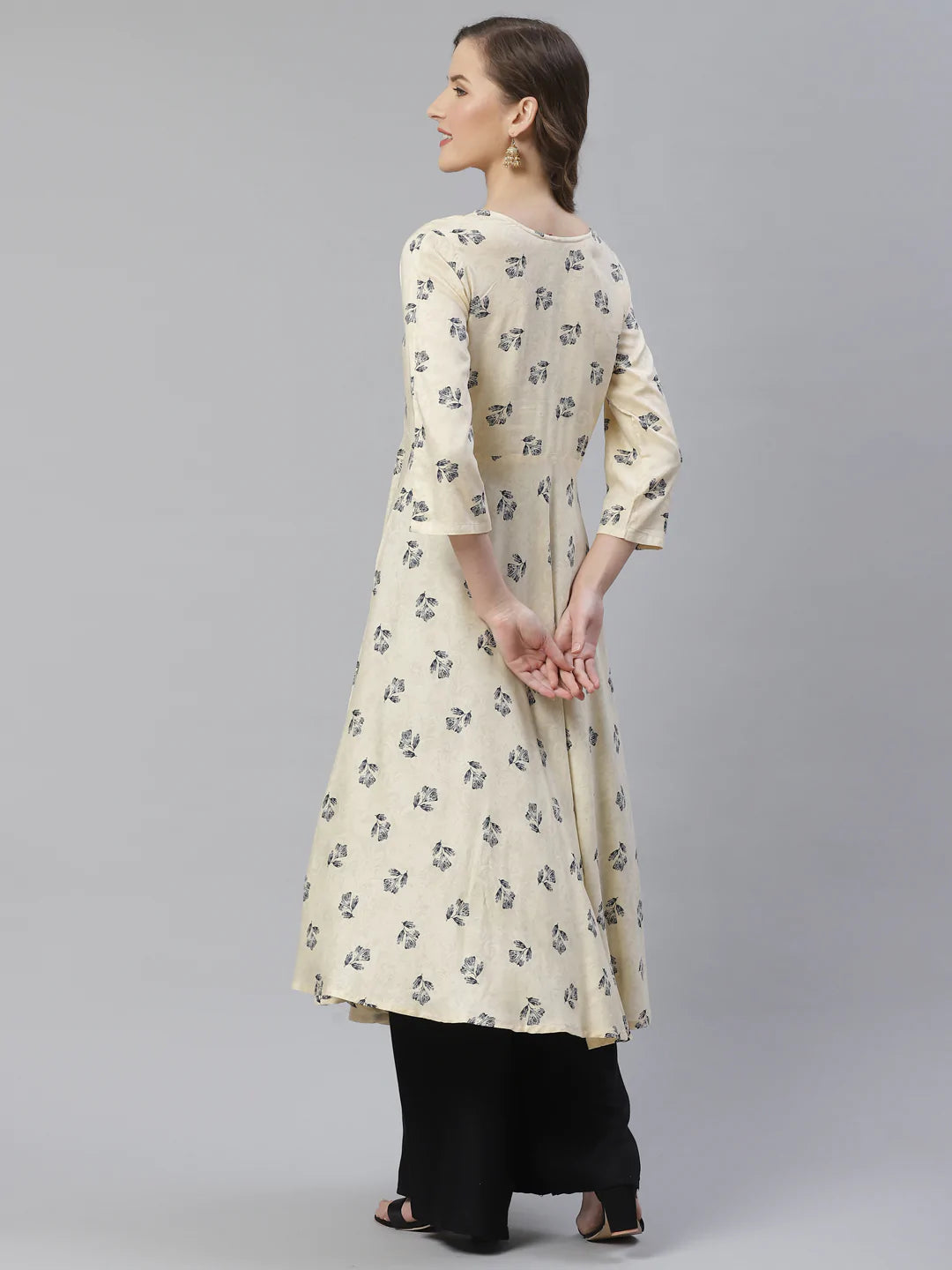 Jompers Women Off-White & Black Floral Printed A-Line Kurta ( JOK 1357 Cream )