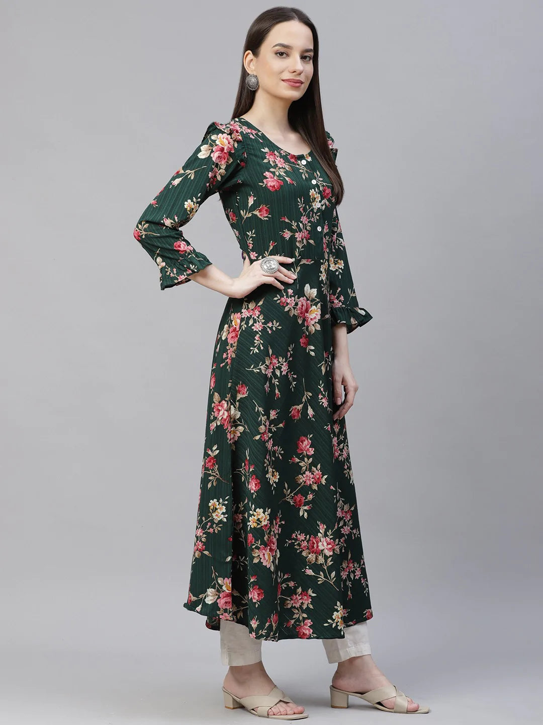 Women Green & Pink Floral Printed Bell Sleeves Floral Anarkali Kurta ( JOK 1405 Green )