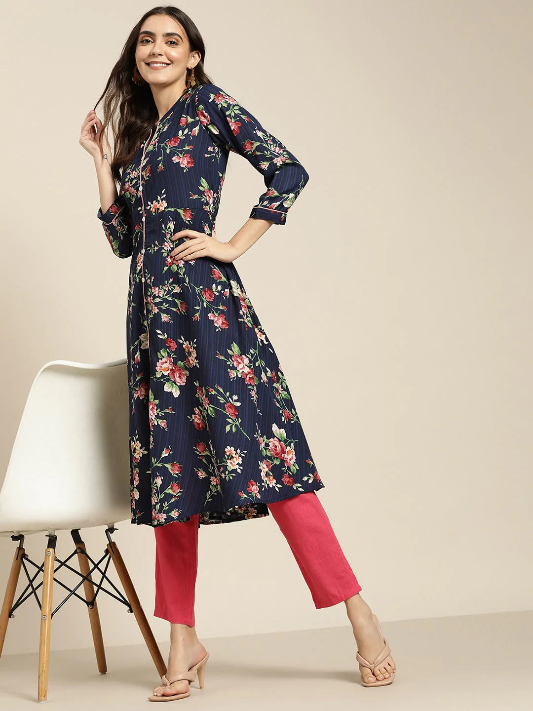 Women Blue & Pink Floral Printed Floral Georgette Anarkali Kurta ( JOK 1437 Blue )