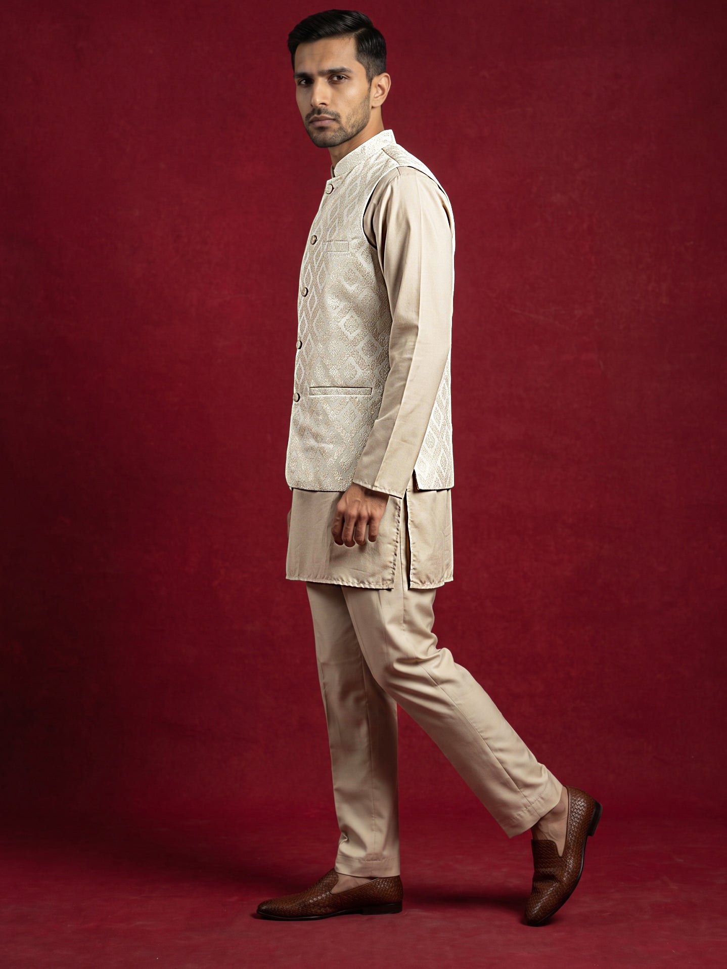 Men Woven Nehru Jacket With Kurta Set ( 65KPWC 5586BG 4179Cream )
