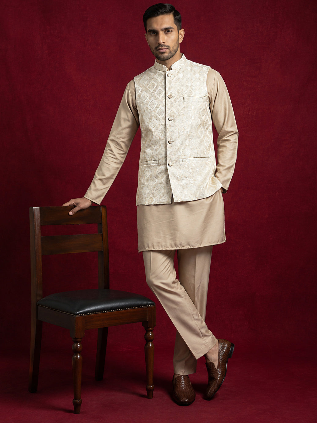Men Woven Nehru Jacket With Kurta Set ( 65KPWC 5586BG 4179Cream )