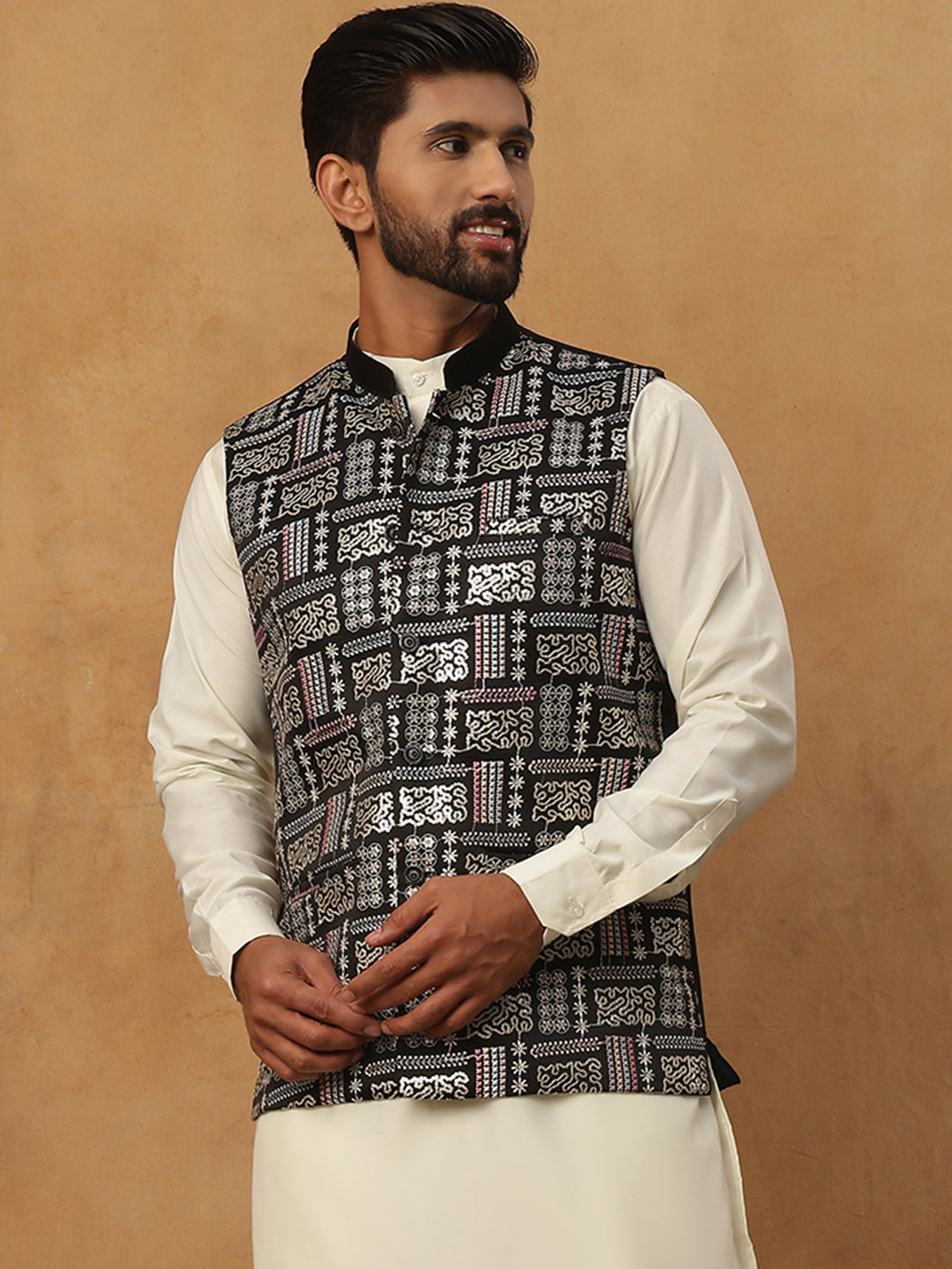 Men’s Silk Blend Embroidered Nehru Jacket (65WC 4150 Black )