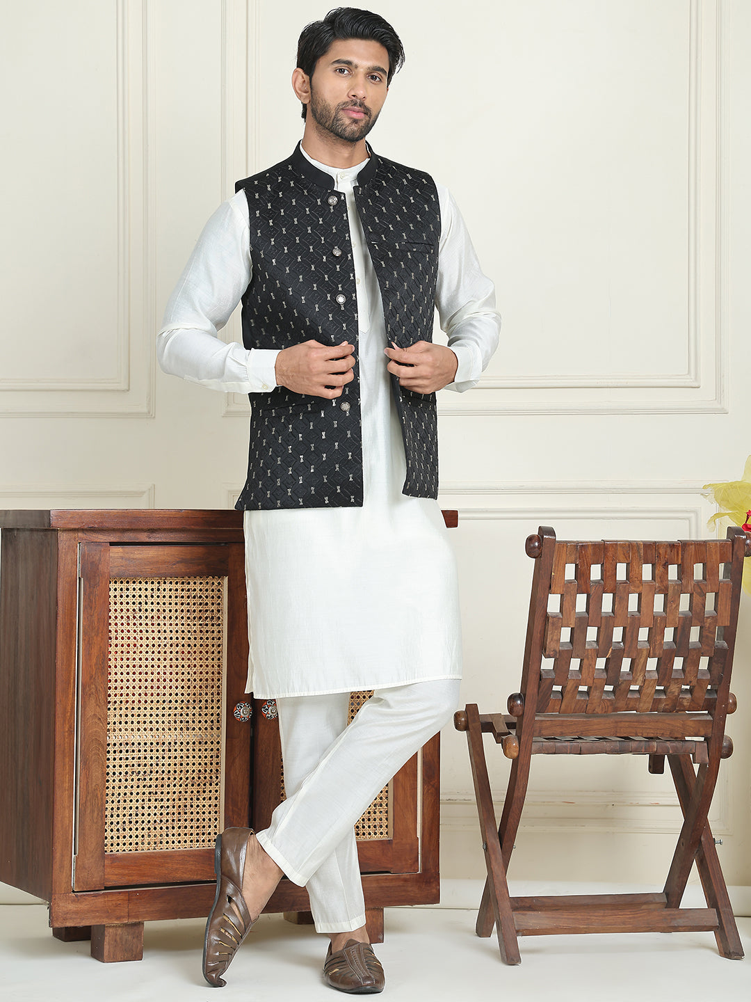 Embroidered Nehru Jacket With Solid Kurta Pyjama ( AANMKPWC 592W 7021Black  )