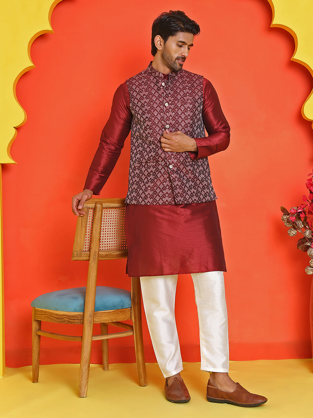 Men's Printed Nehru Jacket With Kurta Pyjama Set ( ANMKPWC 636M 7020Maroon )