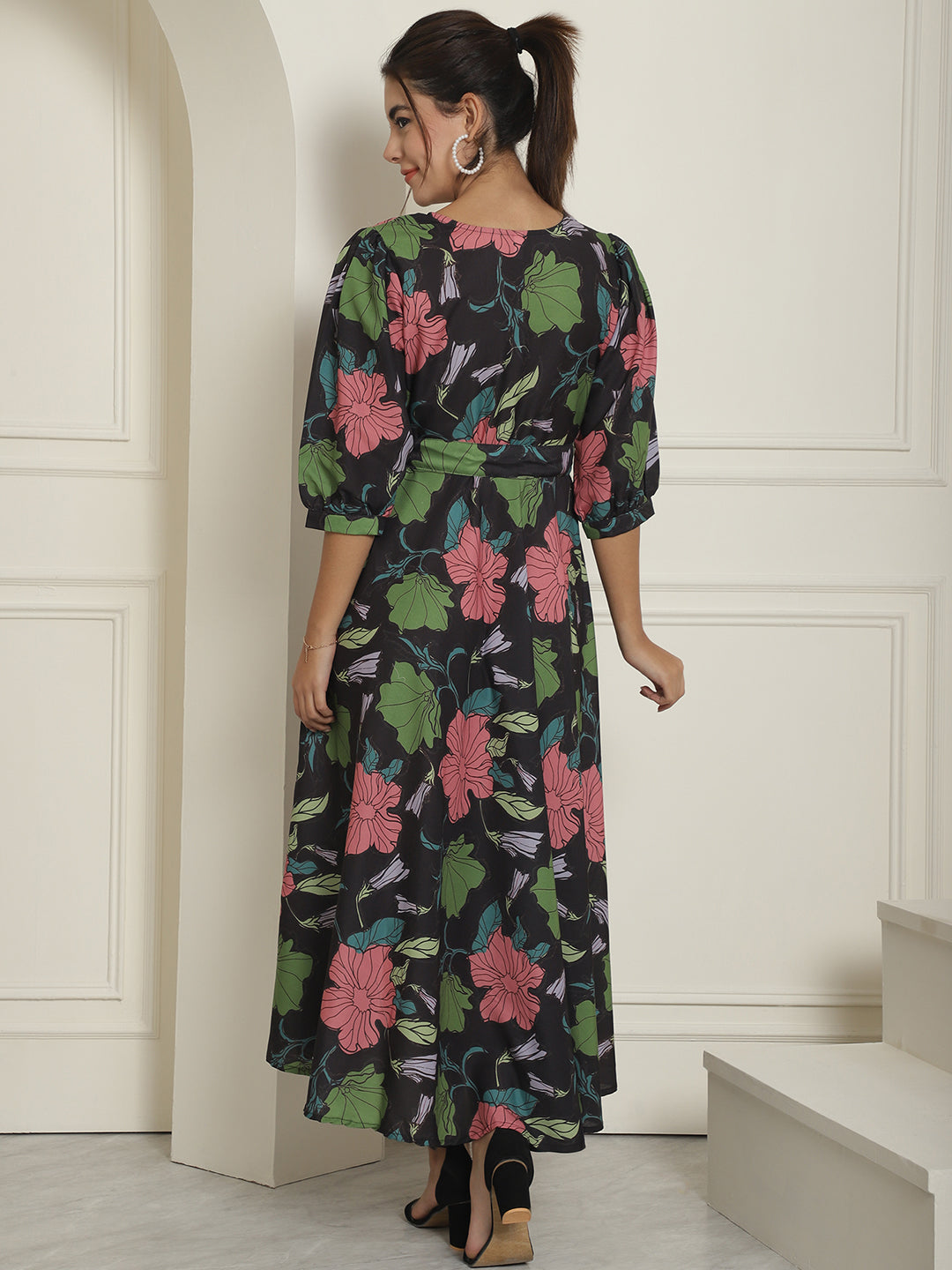 Women's Black Floral Printed A-line Dress With Belt