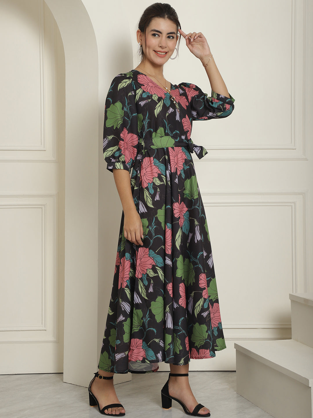 Women's Black Floral Printed A-line Dress With Belt