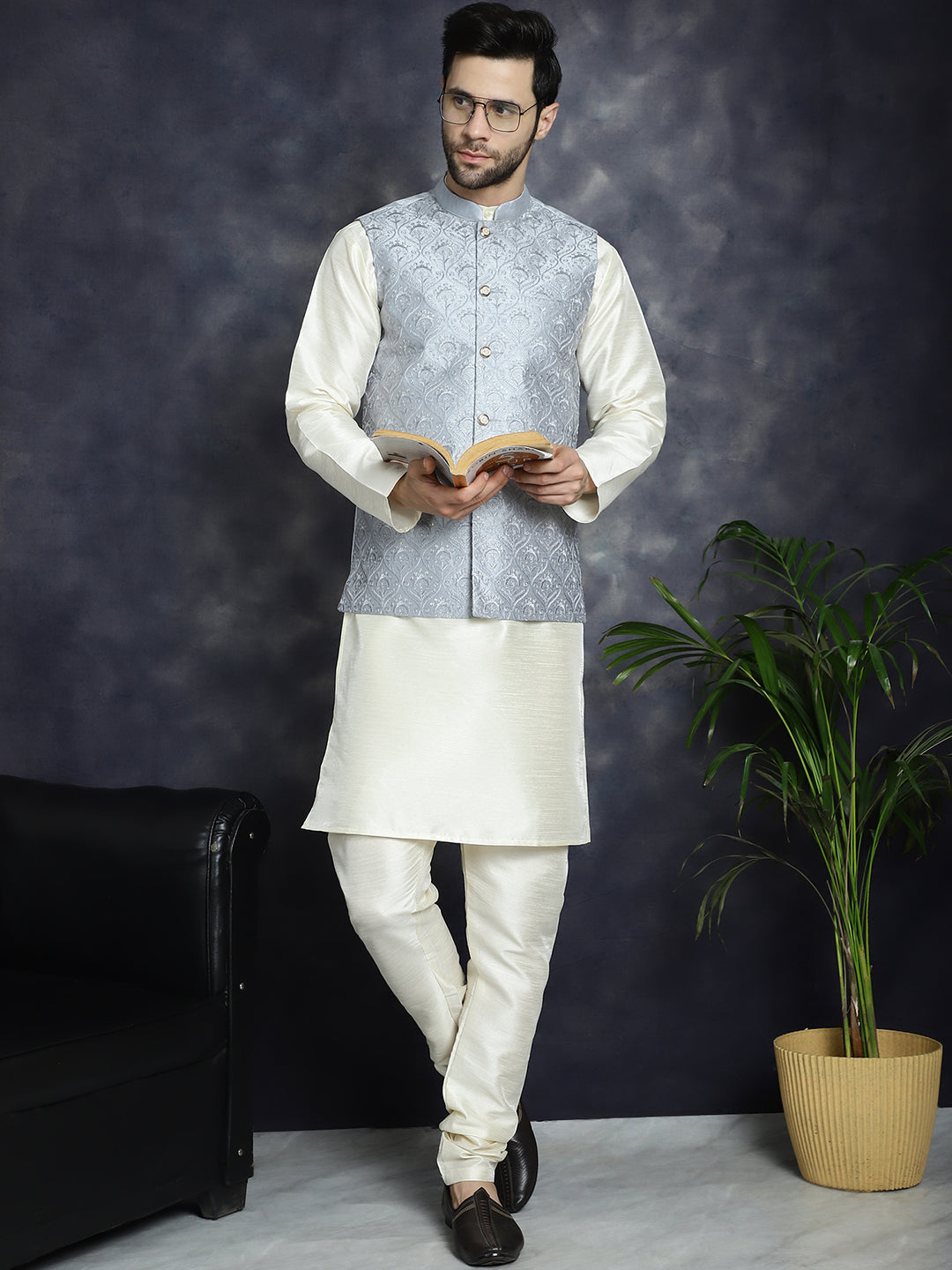 Men's Sequins and Embroidred Nehru Jacket With Solid Kurta Pyjama ( JOKPWC 636W 4096Grey )