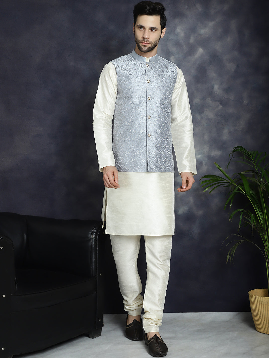 Men's Sequins and Embroidred Nehru Jacket With Solid Kurta Pyjama ( JOKPWC 636W 4096Grey )