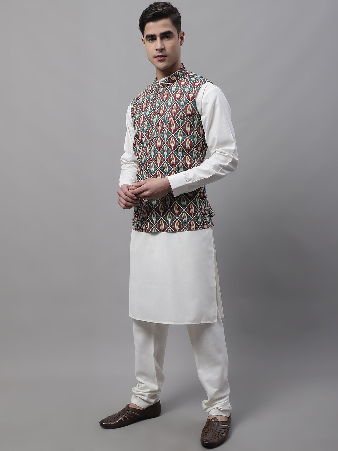 Men off-White Solid Kurta Pyjama with  Teal Blue Printed Nehru Jacket