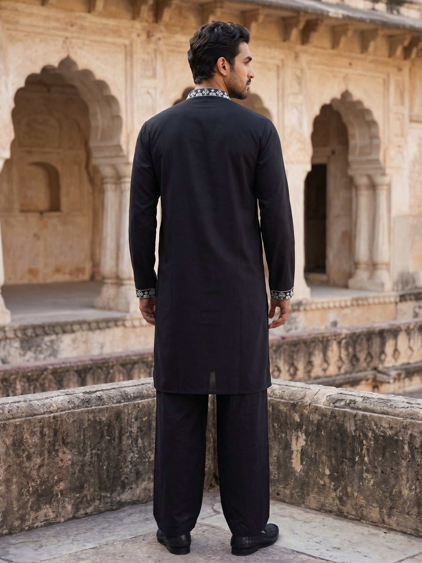 Men's Embroidered Kurta With Pyjama