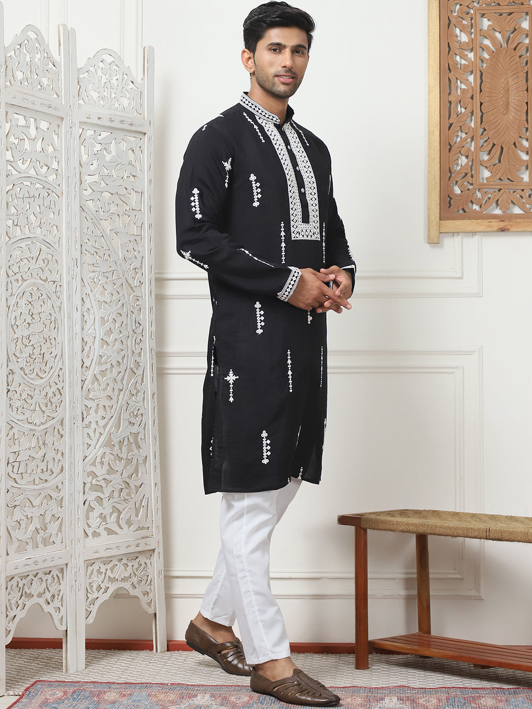 Collar Chikankari Embroidered Kurta With Pyjama