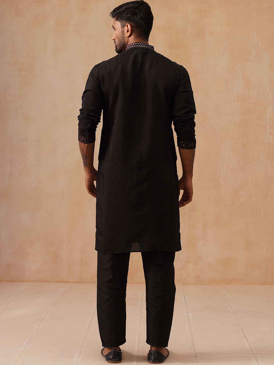 Men’s Silk Blend Embroidered Kurta Pyjama Set ( JOKP B-P 5296 B-P 5296Magenta )