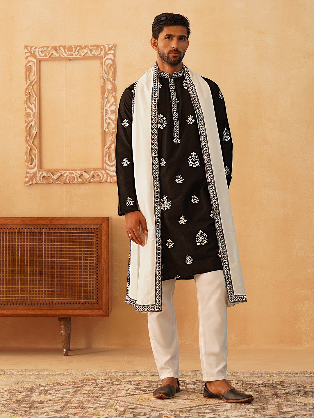 Black Embroidered Kurta with Dupatta Set ( KOD 5091 black )