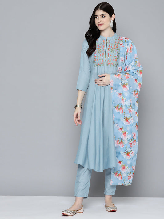 Women Embroidered Thread Work Kurta & Trousers With Dupatta