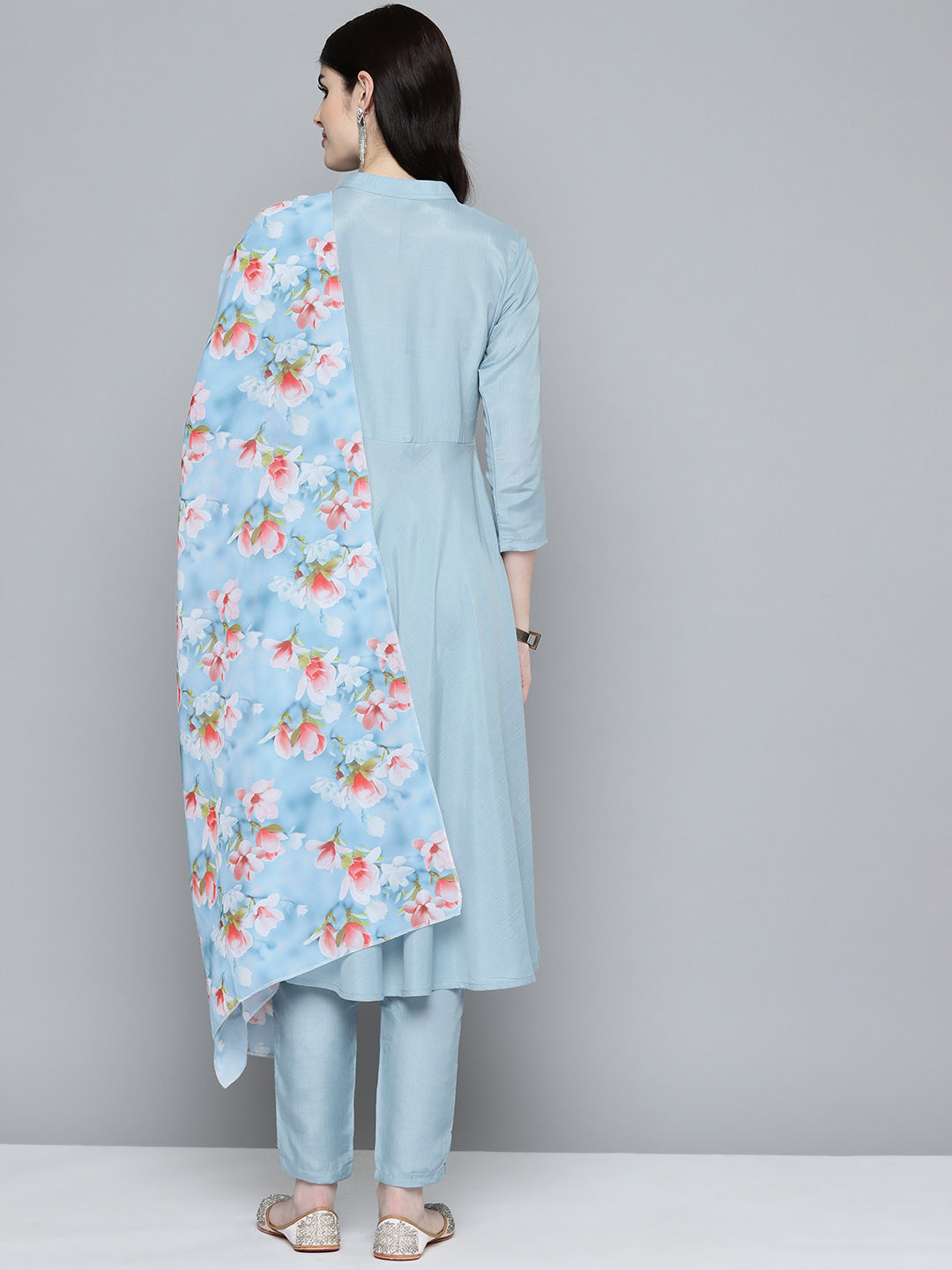 Women Embroidered Thread Work Kurta & Trousers With Dupatta
