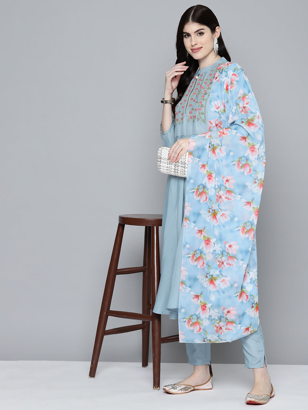 Women Embroidered Thread Work Kurta & Trousers With Dupatta