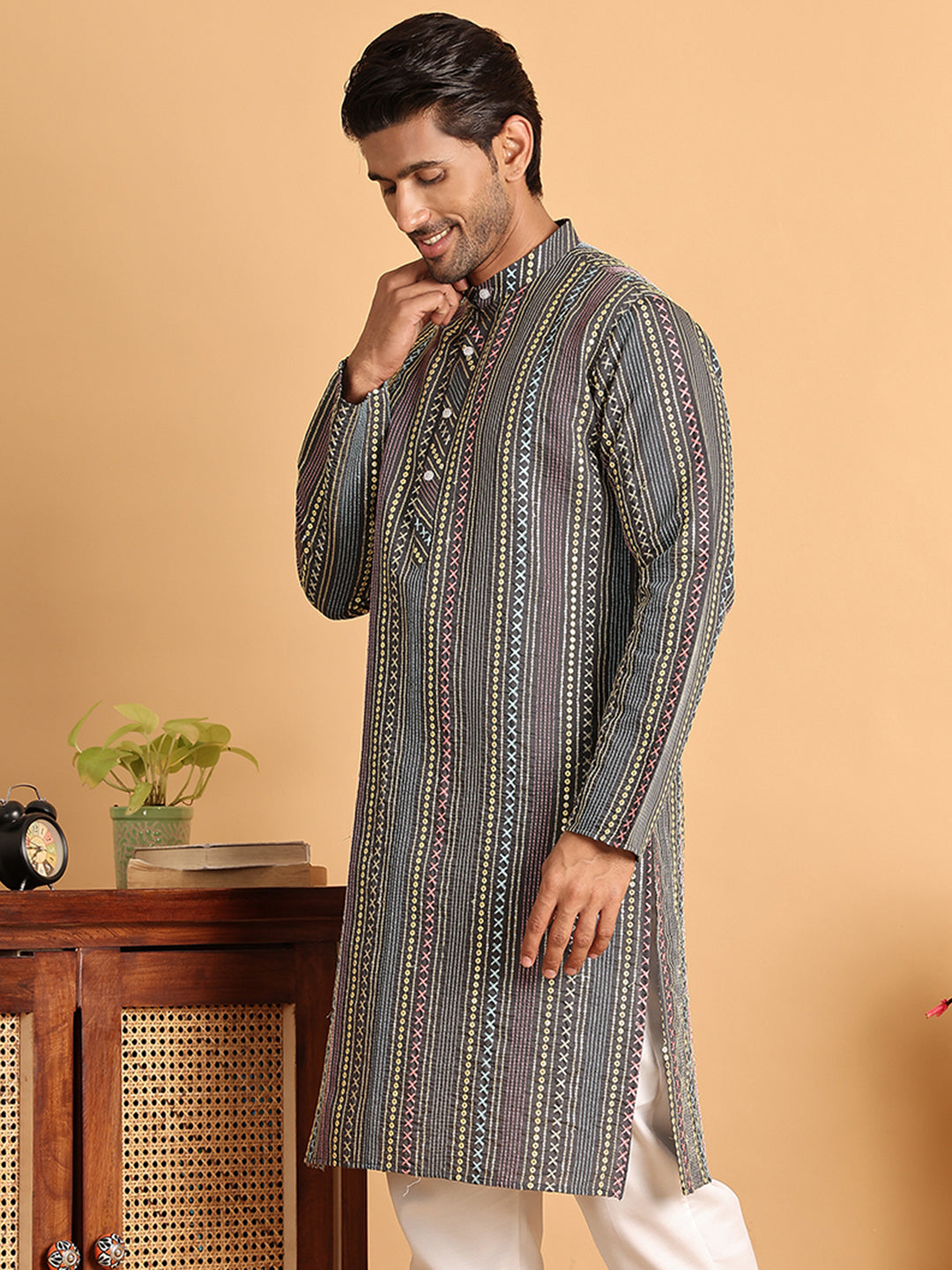Embroidered Silk Blend Kurtas For Men ( KO 5119Grey )