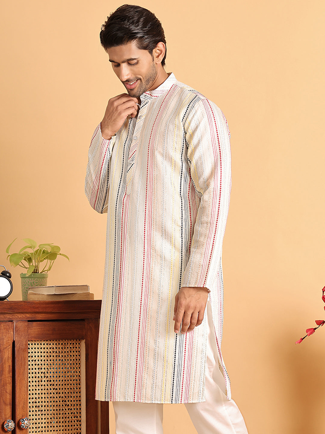 Embroidered Silk Blend Kurtas For Men ( KO 5119Off-White )