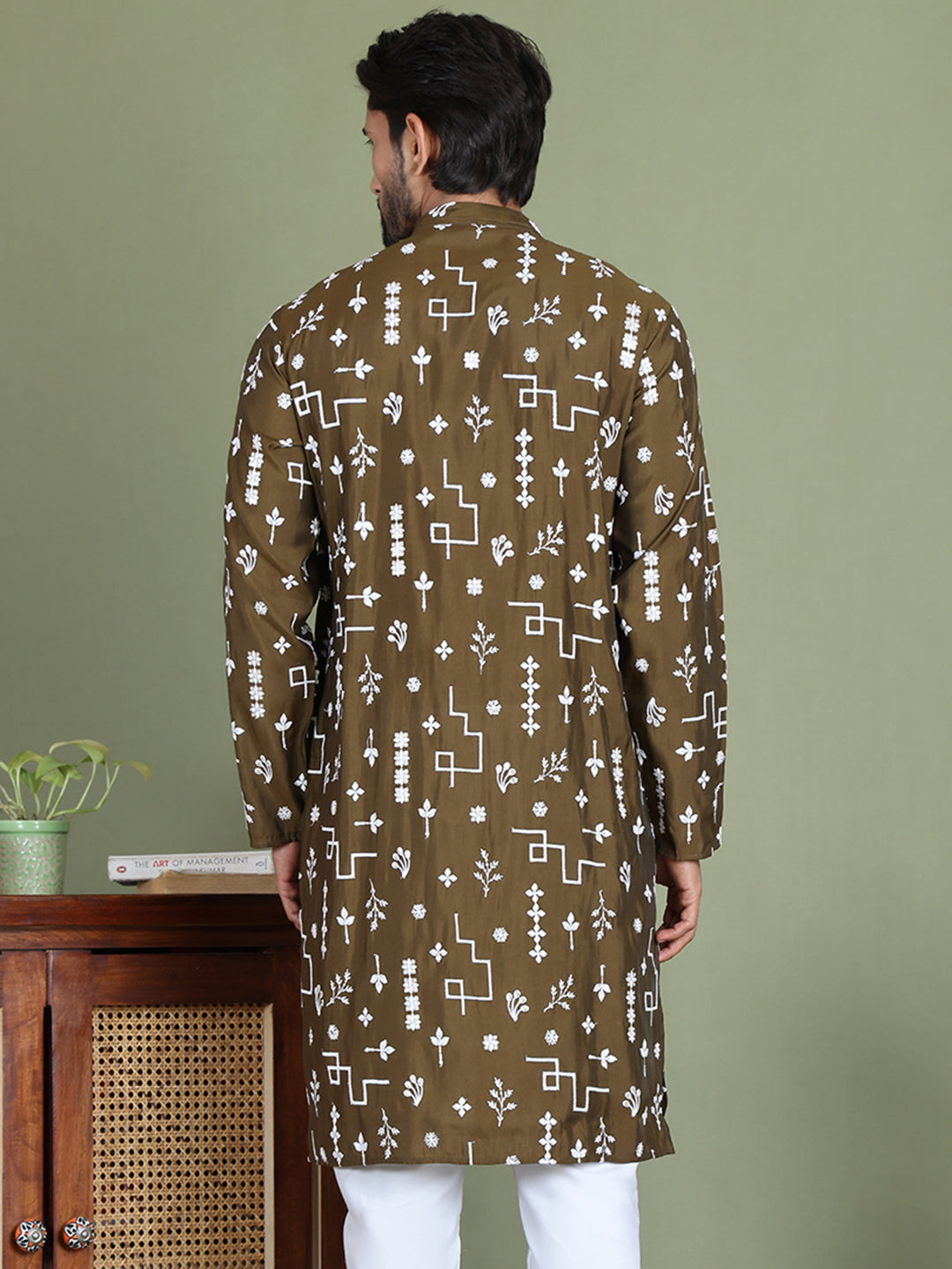 Embroidered Silk Blend Straight Kurtas. ( ko 5126Mehndi )