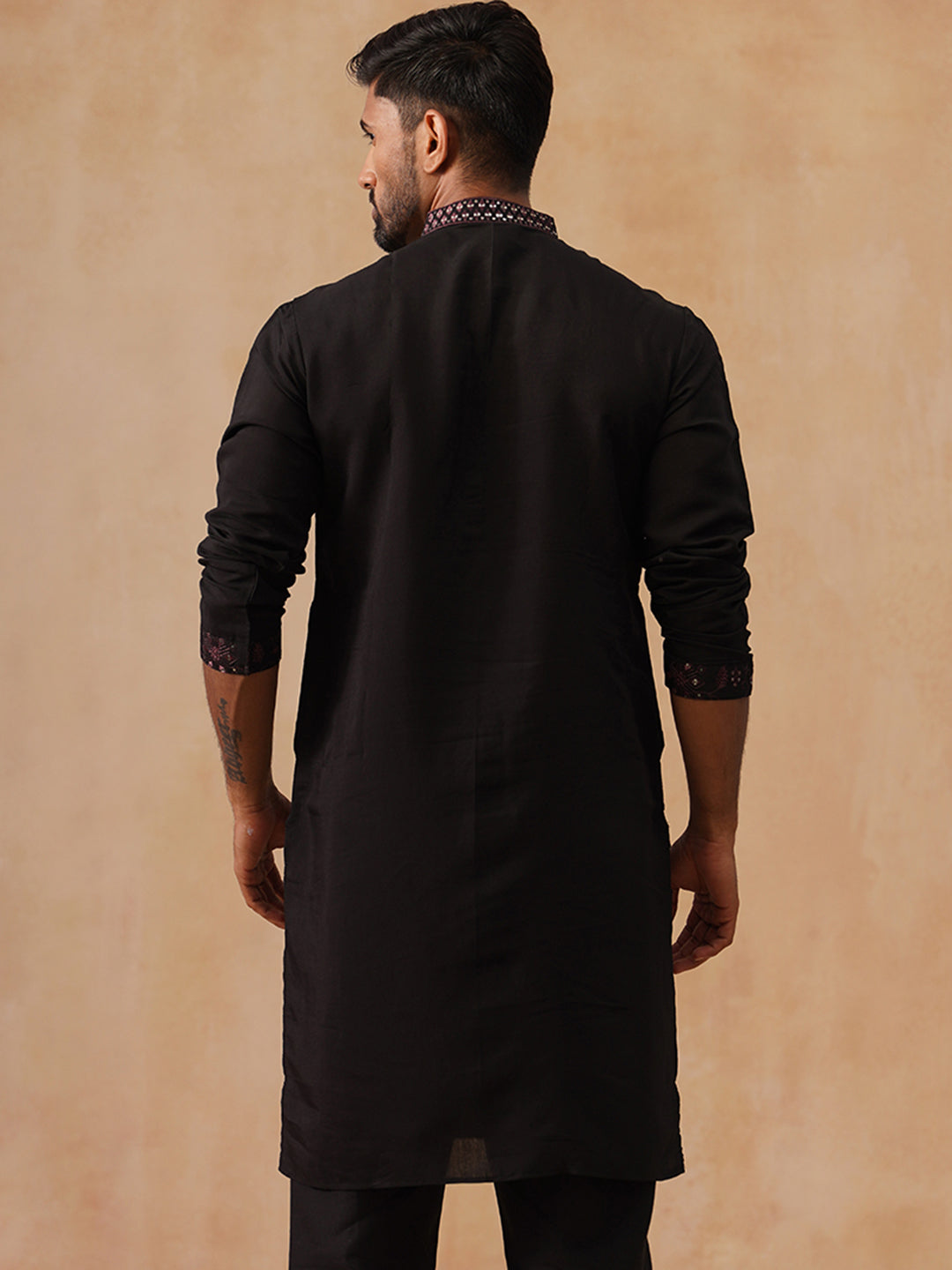 Men’s Silk Blend Embroidered Kurtas ( KO 5296 Magenta )