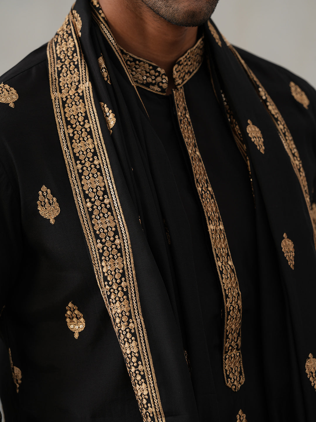 Silk Blend Embroidered Kurtas with Dupatta (KO D 5319 Black ) [FF] [B-3-4]