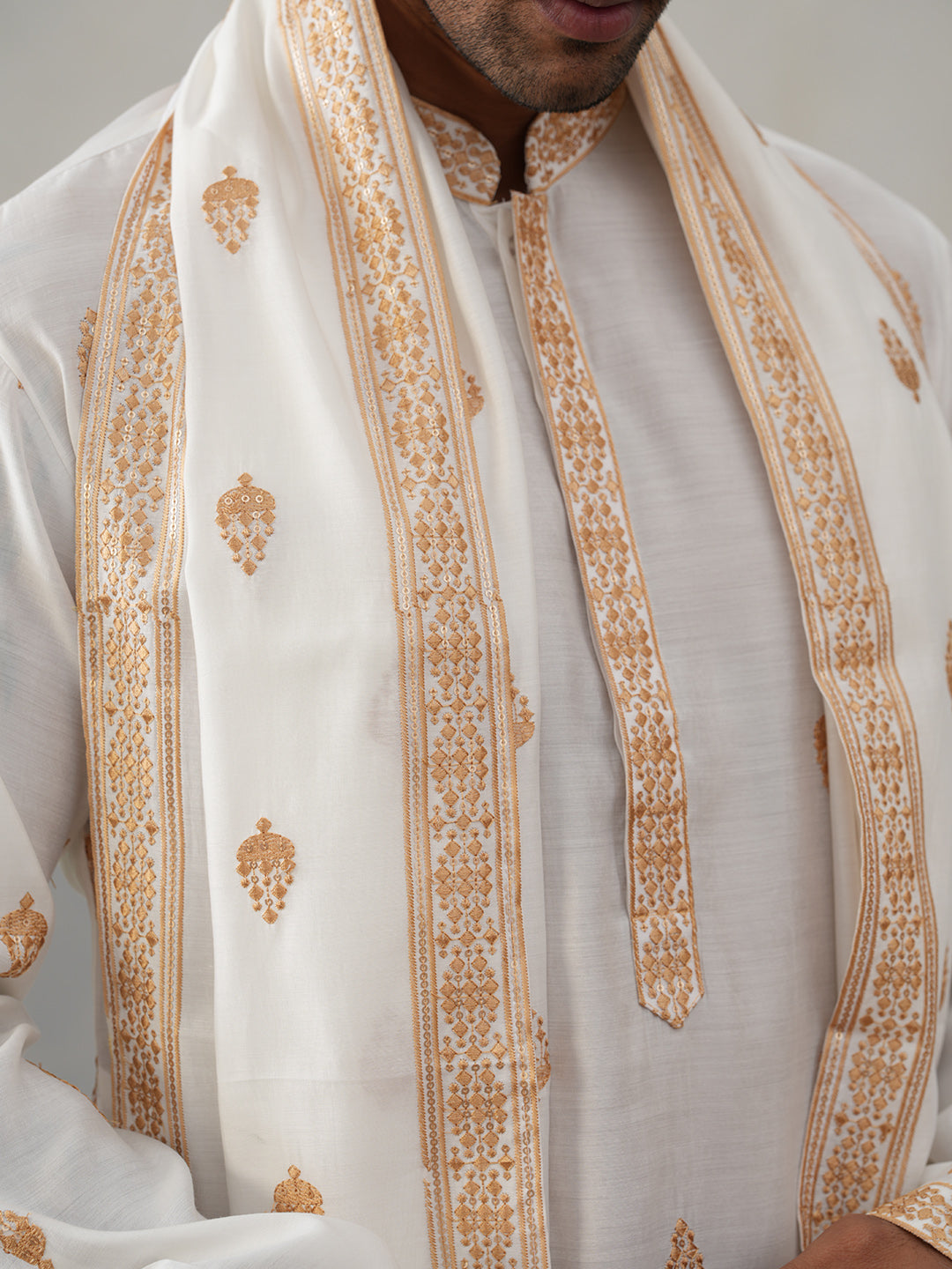 Silk Blend Embroidered Kurtas with Dupatta (KO D 5319 White ) [FF] [B-3-4]