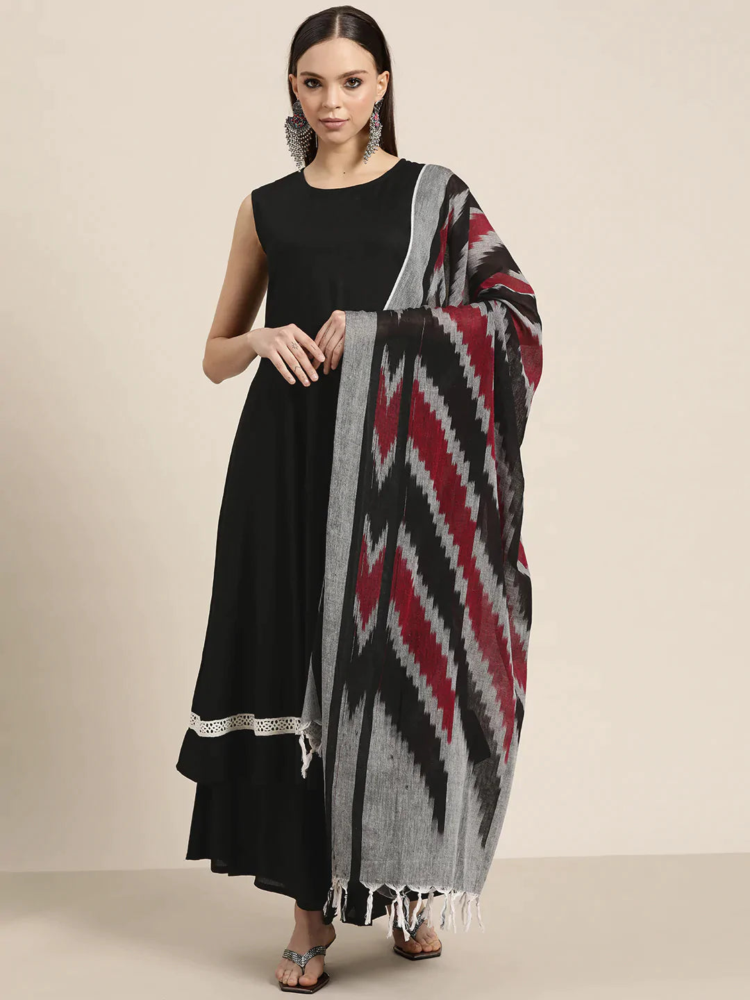 Women Kurta with Palazzos & Ikkat Dupatta ( JOKPL D17Gry 1477 Black )