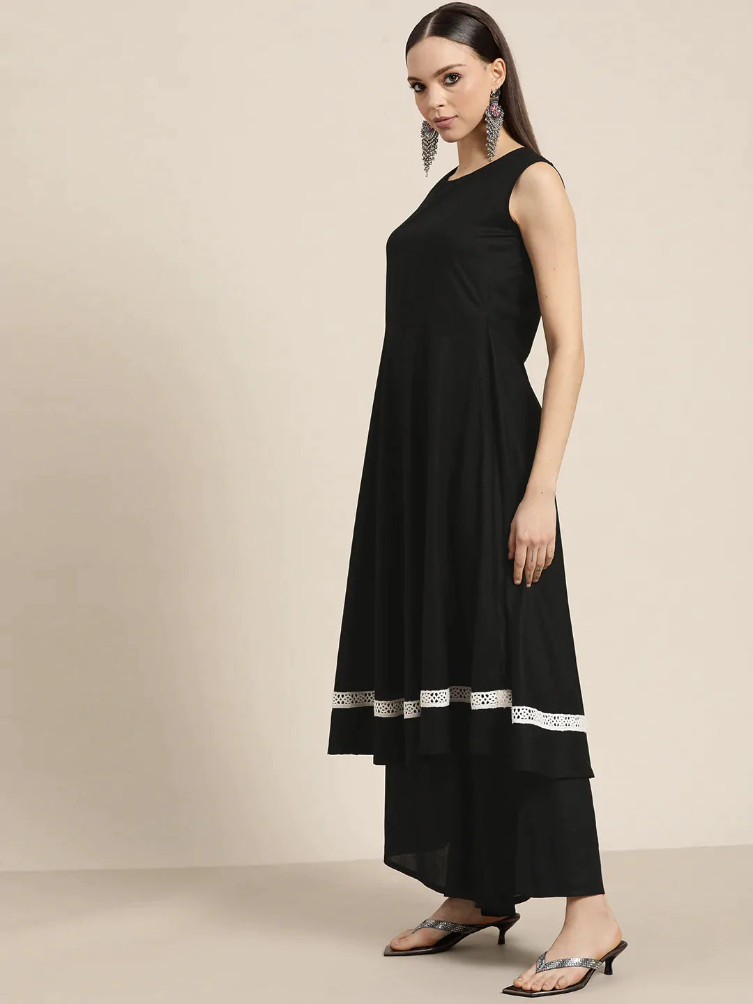 Women Kurta with Palazzos & Ikkat Dupatta ( JOKPL D17Gry 1477 Black )