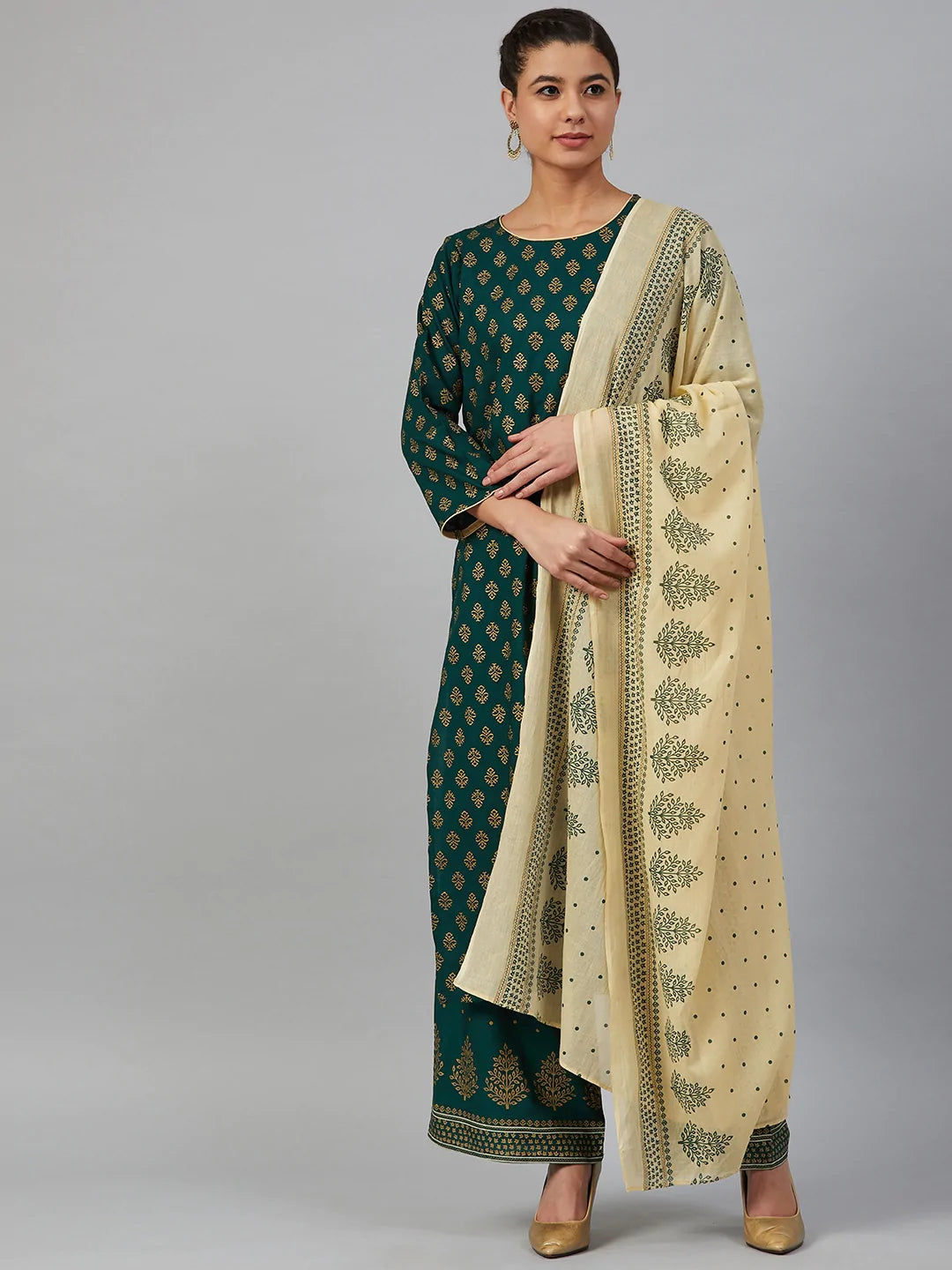 Jompers Women Green & Golden Printed Kurta with Palazzos & Dupatta ( JOKPL D 1360 Green )