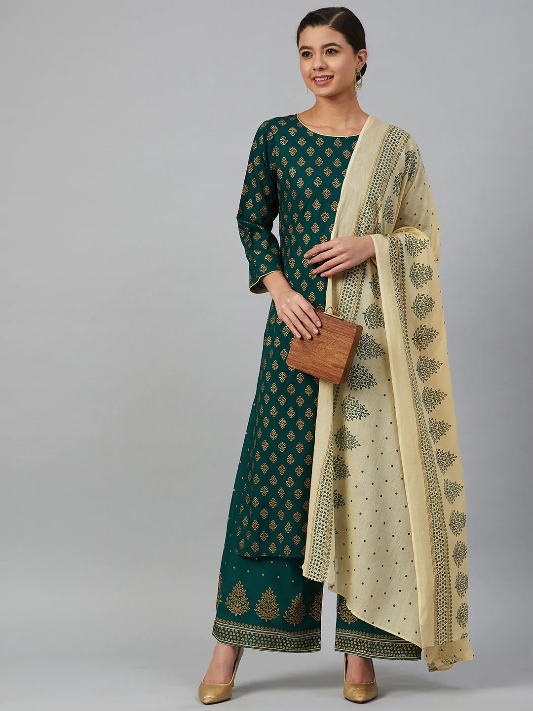 Jompers Women Green & Golden Printed Kurta with Palazzos & Dupatta ( JOKPL D 1360 Green )