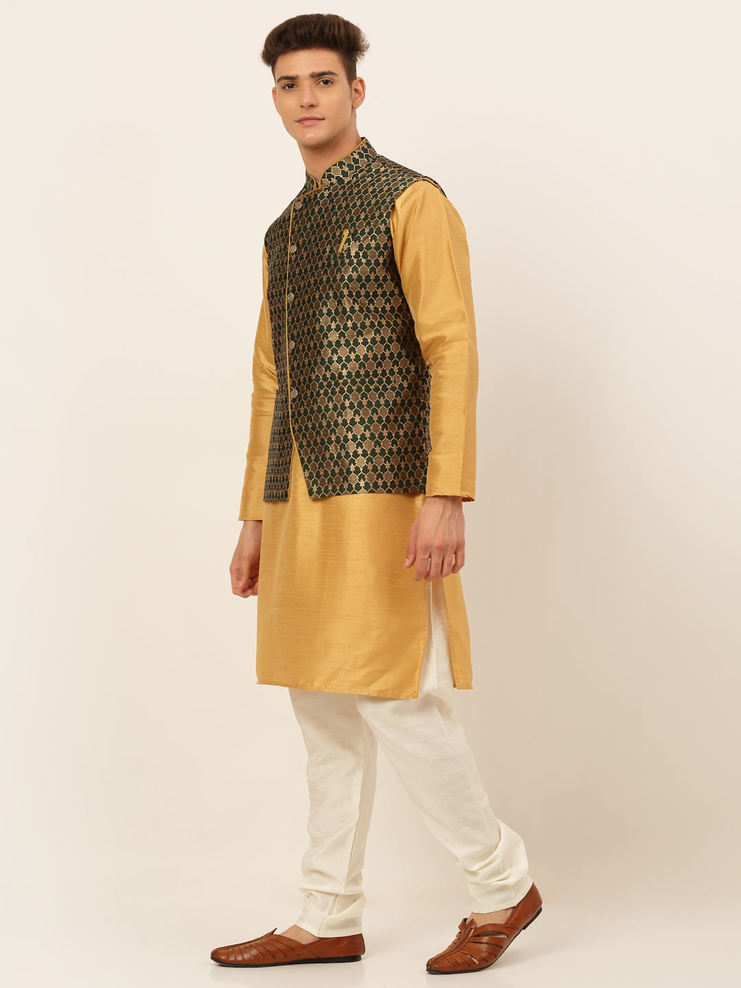 Men's Solid Kurta Pyjama With Nehru Jacket ( JOKPWC DG-D 4048Olive )