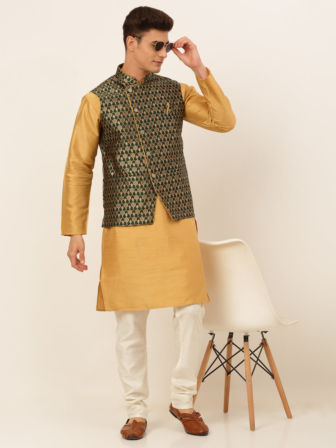 Men's Solid Kurta Pyjama With Nehru Jacket ( JOKPWC DG-D 4048Olive )