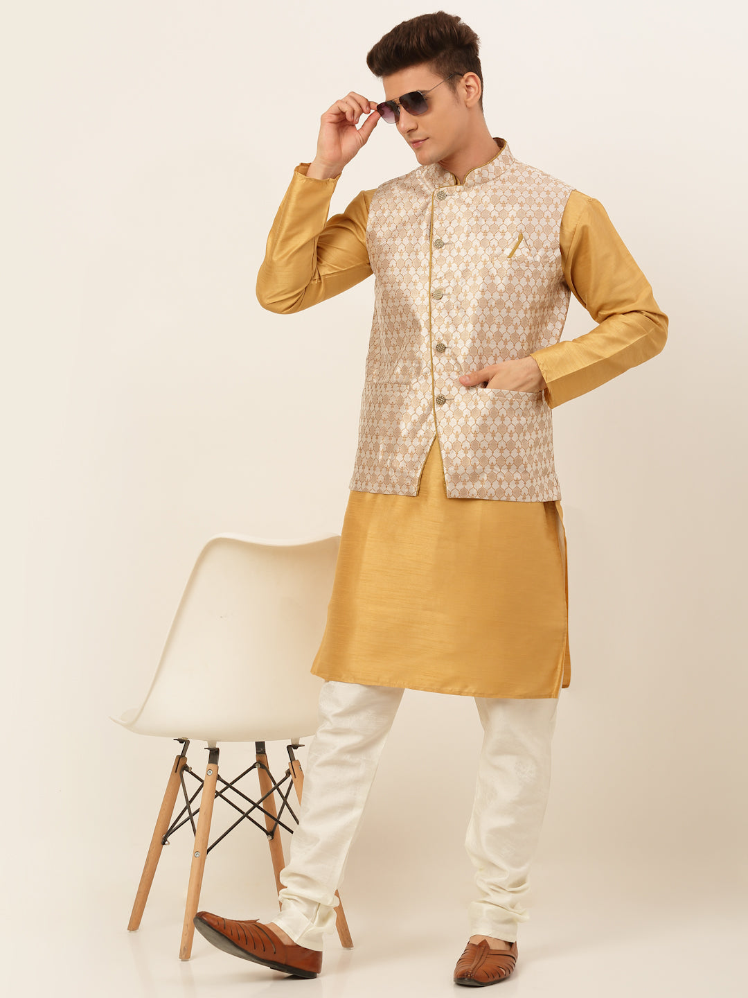 Men's Solid Kurta Pyjama With Nehru Jacket ( JOKPWC DG-D 4048Silver )